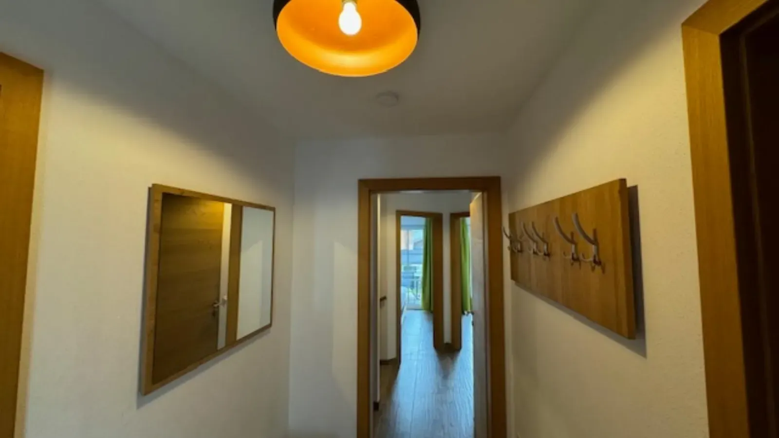 The chalet hallway from front door to terrass