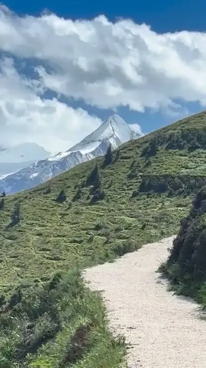 Marked trail on the ridge above the valley