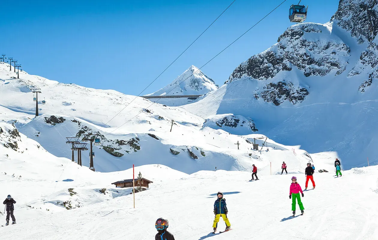 Skiing at Weißsee Gletscherwelt